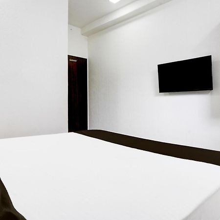 Super Hotel O Vip Road Formerly Hotel Lotus Surat Exterior foto